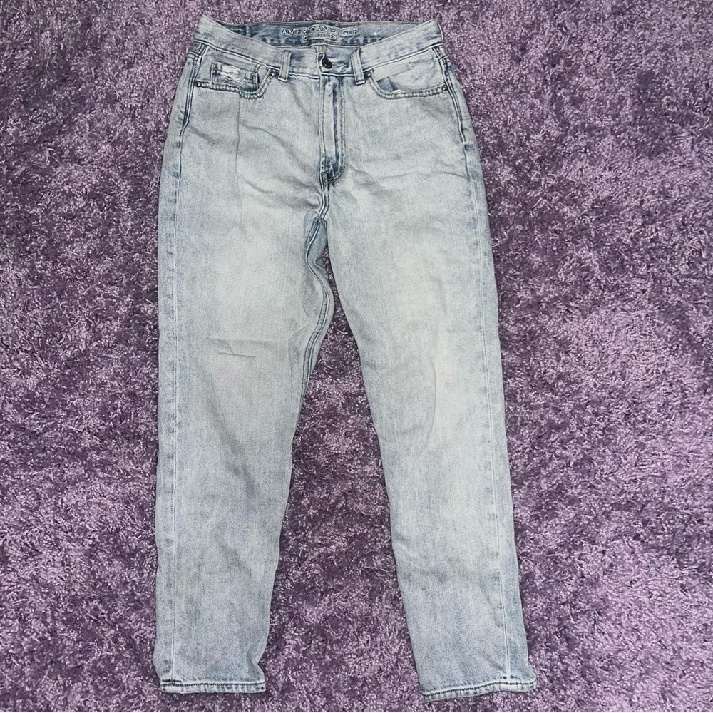 american eagle outfitters light wash mom jeans